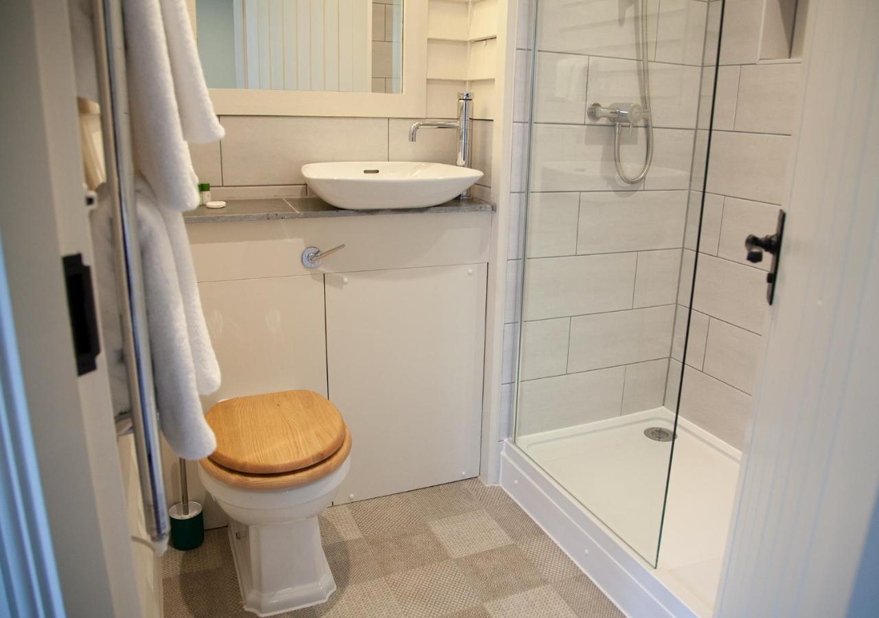 The Kings Arms Hotel Malmesbury Habitación foto
